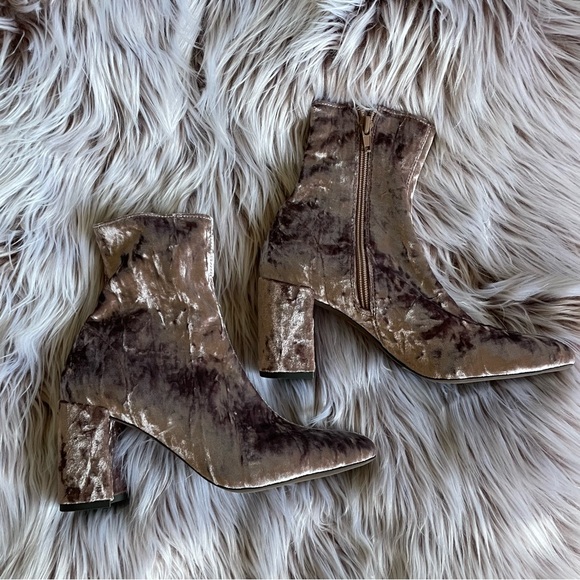 NWOT Jeffrey Campbell Cienega Pink Velvet Ankle Boots - Picture 4 of 9